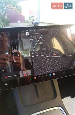 Седан Tesla Model 3 2023 в 