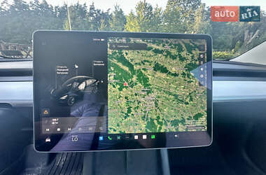 Седан Tesla Model 3 2022 в 