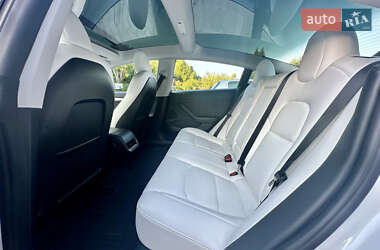 Седан Tesla Model 3 2022 в 