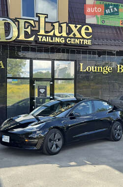 Седан Tesla Model 3 2023 в 
