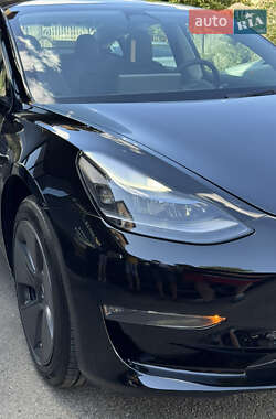 Седан Tesla Model 3 2023 в 