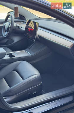 Седан Tesla Model 3 2023 в 