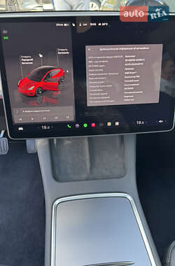 Седан Tesla Model 3 2023 в 
