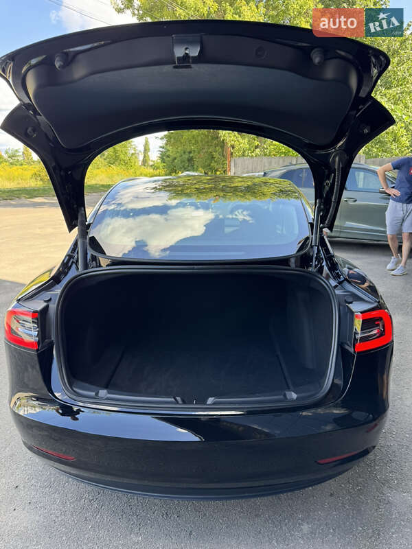 Седан Tesla Model 3 2023 в Сумах
