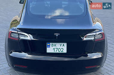 Седан Tesla Model 3 2022 в 