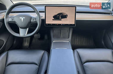 Седан Tesla Model 3 2022 в 