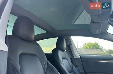 Седан Tesla Model 3 2022 в 