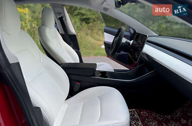 Седан Tesla Model 3 2019 в 