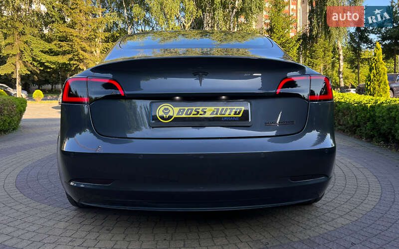 Седан Tesla Model 3 2019 в Львові