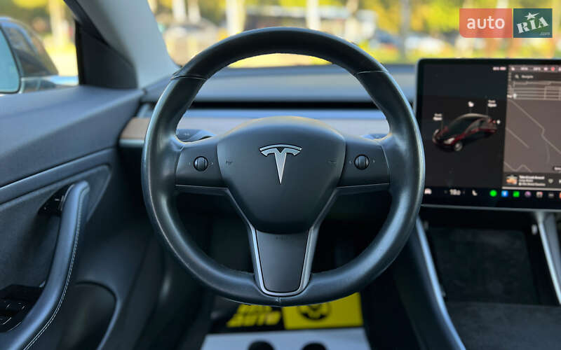 Седан Tesla Model 3 2019 в Львові