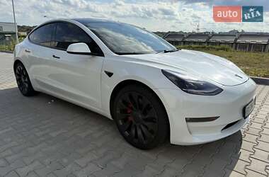 Седан Tesla Model 3 2022 в 