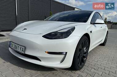 Седан Tesla Model 3 2022 в 