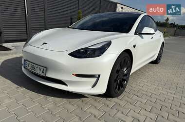 Седан Tesla Model 3 2022 в 