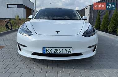 Седан Tesla Model 3 2022 в 