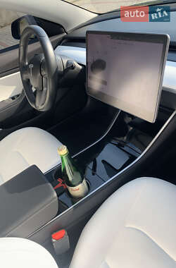 Седан Tesla Model 3 2018 в Івано-Франківську