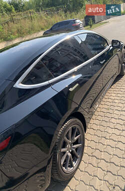 Седан Tesla Model 3 2018 в Івано-Франківську