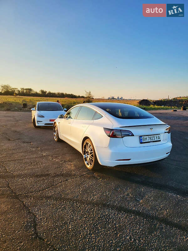 Седан Tesla Model 3 2019 в Одессе