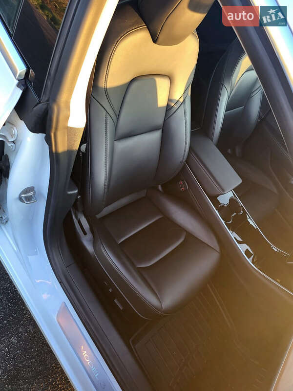 Седан Tesla Model 3 2019 в Одессе