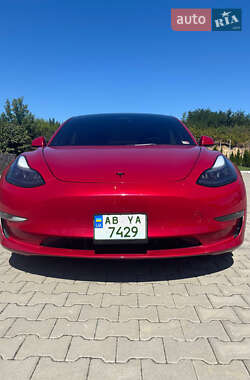 Седан Tesla Model 3 2022 в 