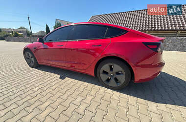 Седан Tesla Model 3 2022 в 