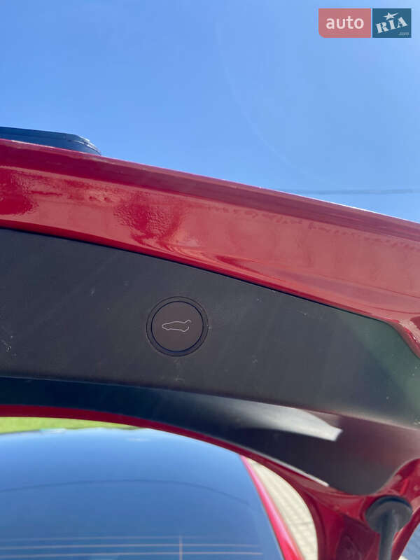 Седан Tesla Model 3 2022 в Виннице