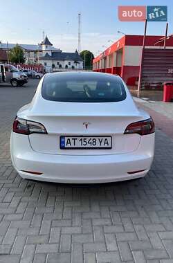 Седан Tesla Model 3 2022 в 