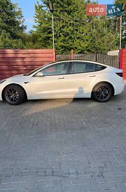 Седан Tesla Model 3 2022 в 