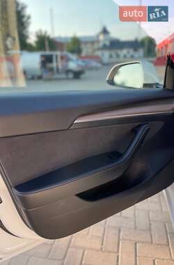 Седан Tesla Model 3 2022 в 