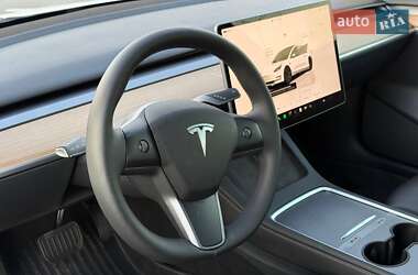 Седан Tesla Model 3 2022 в 