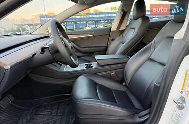 Седан Tesla Model 3 2022 в 