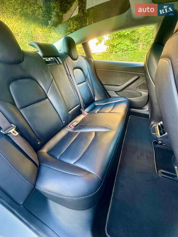 Седан Tesla Model 3 2018 в Киеве
