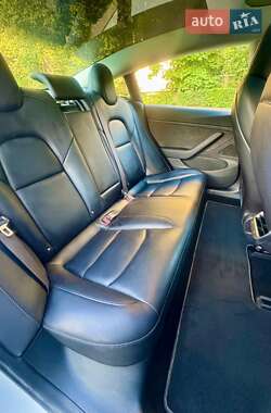 Седан Tesla Model 3 2018 в 