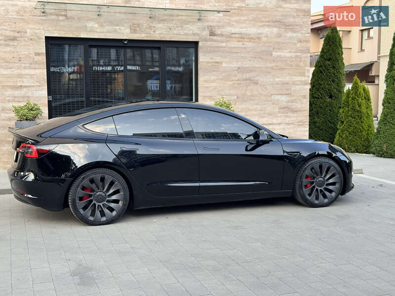 Седан Tesla Model 3 2022 в Ужгороді