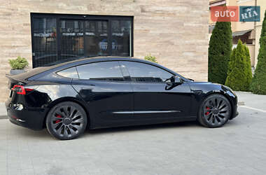 Седан Tesla Model 3 2022 в 