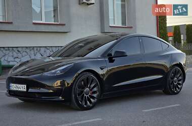 Седан Tesla Model 3 2022 в 