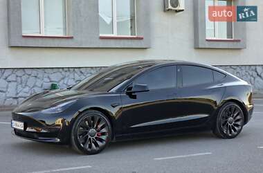 Седан Tesla Model 3 2022 в 