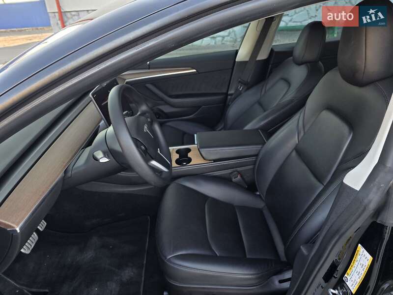 Седан Tesla Model 3 2022 в Тернополі