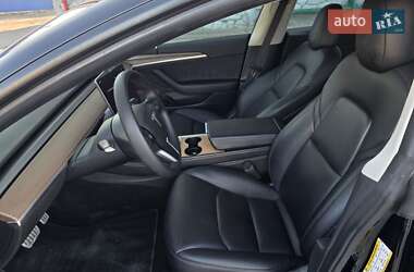 Седан Tesla Model 3 2022 в 