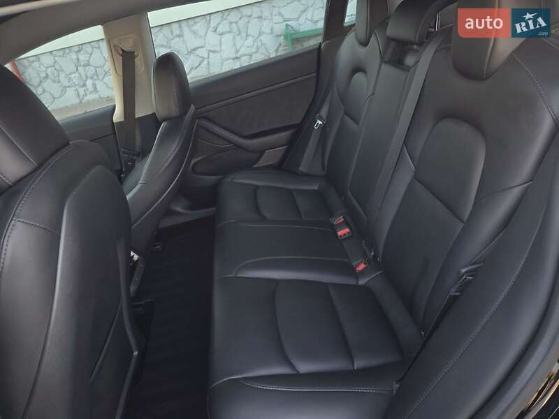 Седан Tesla Model 3 2022 в Тернополі