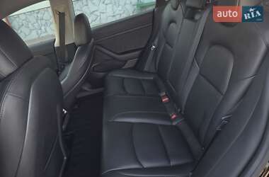Седан Tesla Model 3 2022 в 