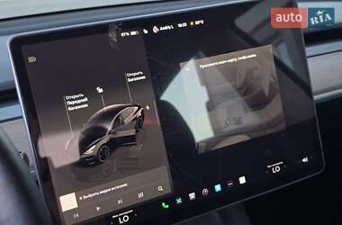 Седан Tesla Model 3 2022 в 