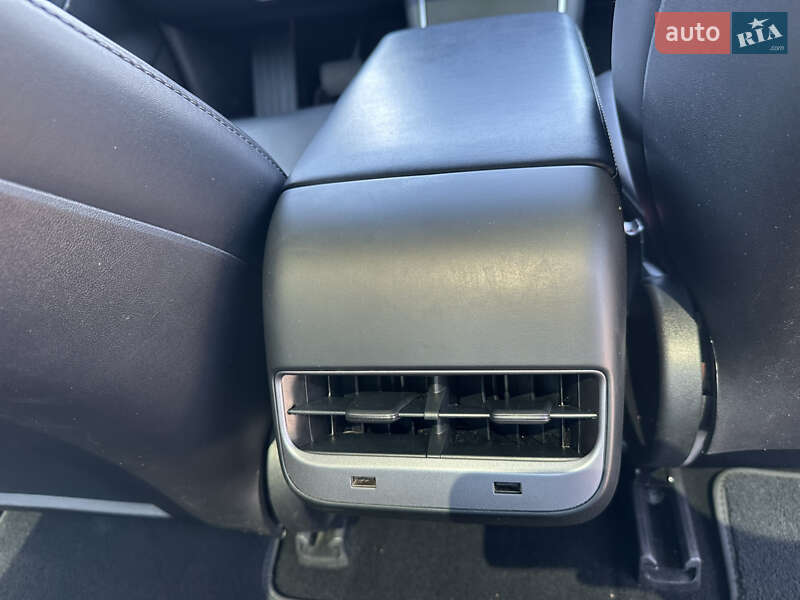 Седан Tesla Model 3 2019 в Києві