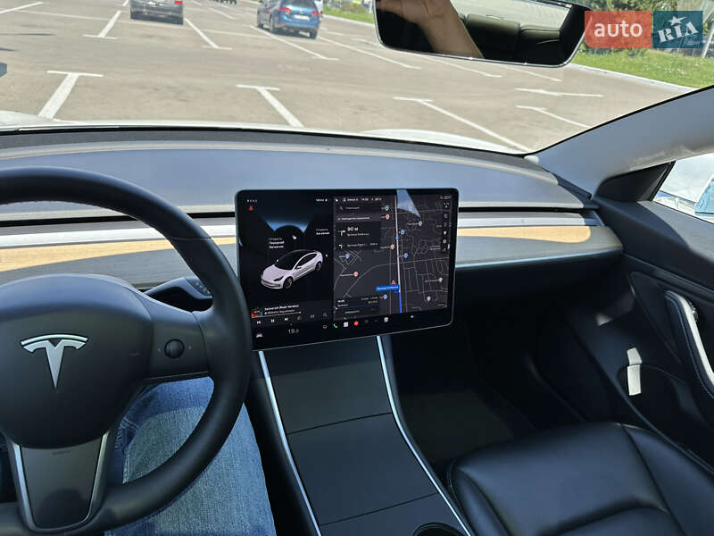 Седан Tesla Model 3 2019 в Києві