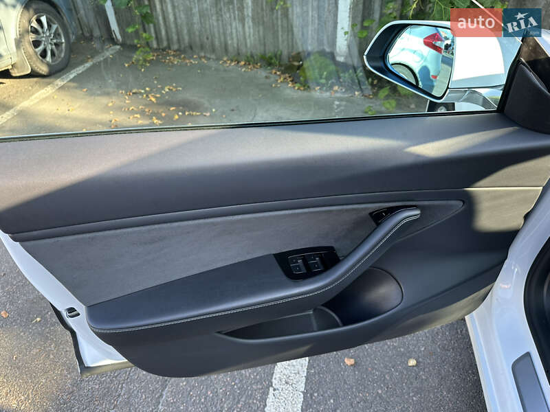 Седан Tesla Model 3 2019 в Києві
