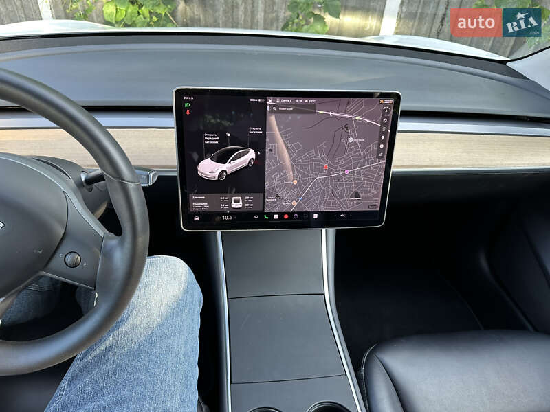 Седан Tesla Model 3 2019 в Києві