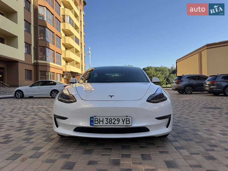 Седан Tesla Model 3 2022 в Измаиле