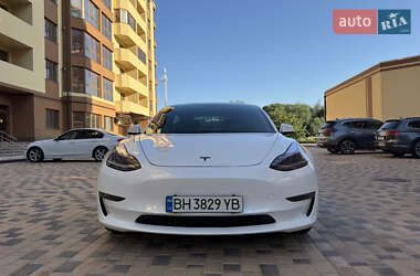 Седан Tesla Model 3 2022 в 