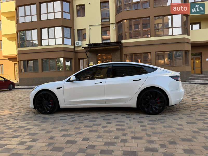 Седан Tesla Model 3 2022 в Измаиле