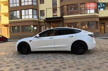 Седан Tesla Model 3 2022 в 