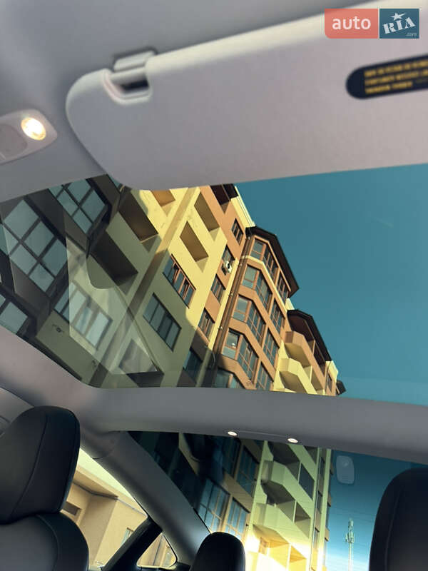 Седан Tesla Model 3 2022 в Измаиле